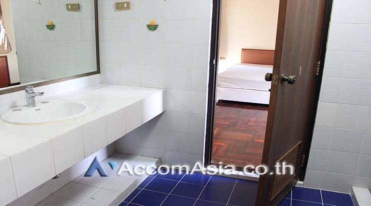 peaceful and greenery Apartment  3 Bedroom For Rent BTS Phrom Phong in06