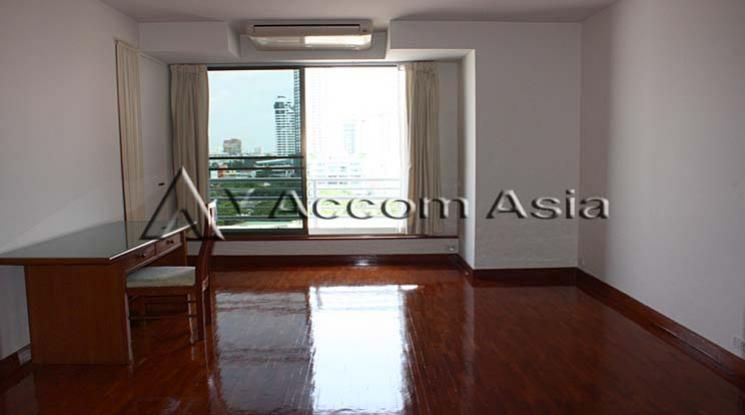 Relaxing Balcony - Walk to BTS Apartment  3 Bedroom For Rent BTS Thong03