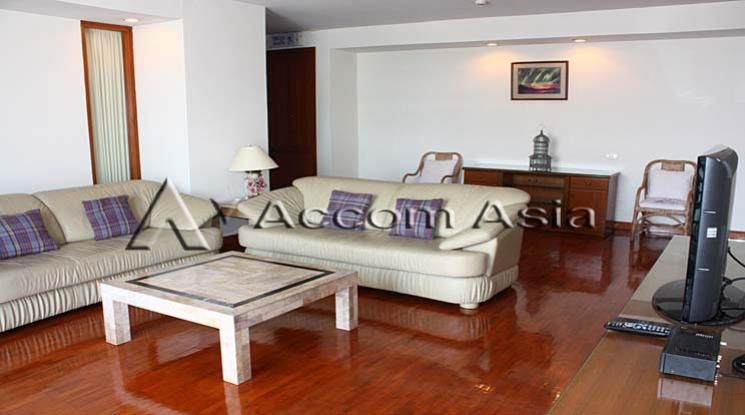 Relaxing Balcony - Walk to BTS Apartment  3 Bedroom For Rent BTS Thong04