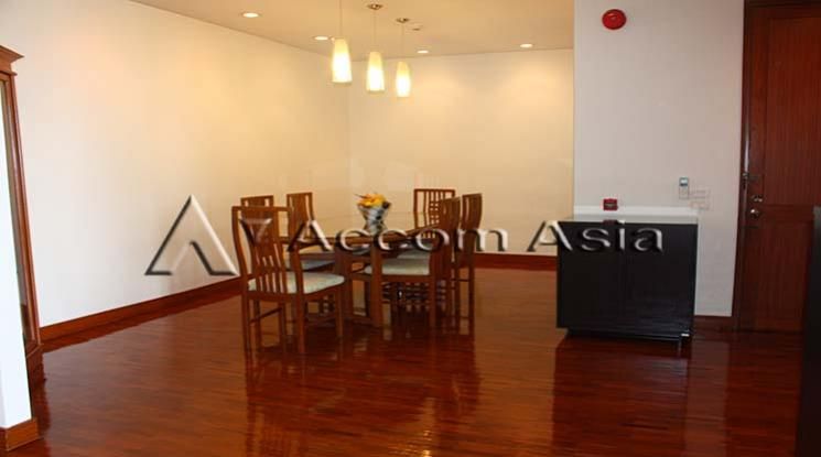 Relaxing Balcony - Walk to BTS Apartment  3 Bedroom For Rent BTS Thong05