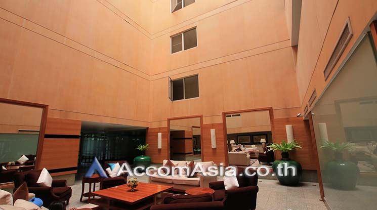 Low rise Building Apartment  3 Bedroom For Rent MRT Lumphini in Sathor03