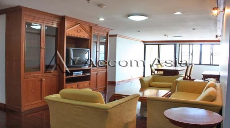 Exudes classic comfort Apartment  2 Bedroom For Rent BTS Phrom Phong i04