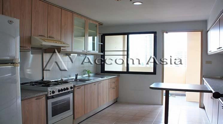 Exudes classic comfort Apartment  2 Bedroom For Rent BTS Phrom Phong i06