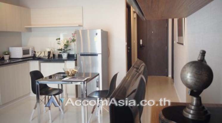 Rhythm Sathorn Condominium  2 Bedroom For Rent BTS Saphan Taksin in Sa04