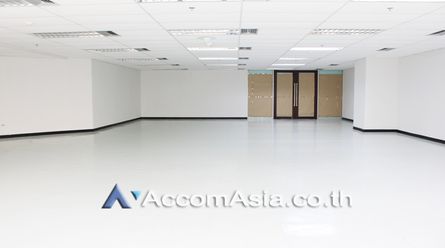 Sindhorn Tower Office space For Rent MRT Lumphini in Wireless Bangkok02