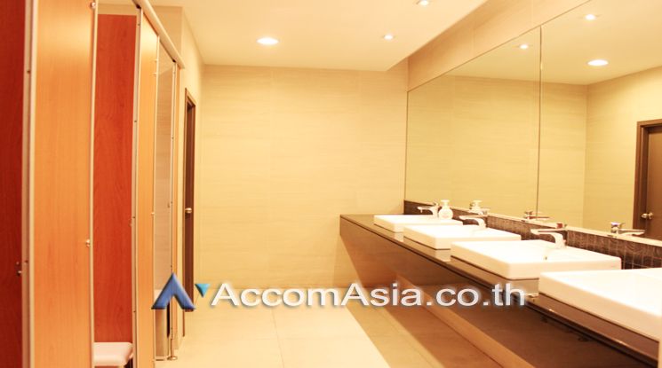 Sindhorn Tower Office space For Rent MRT Lumphini in Wireless Bangkok03