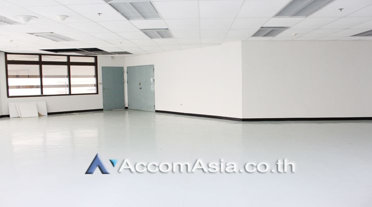 Sindhorn Tower Office space For Rent MRT Lumphini in Wireless Bangkok04