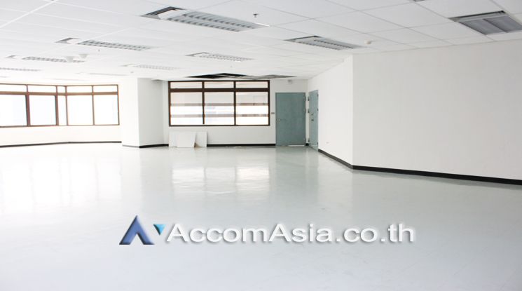 Sindhorn Tower Office space For Rent MRT Lumphini in Wireless Bangkok05