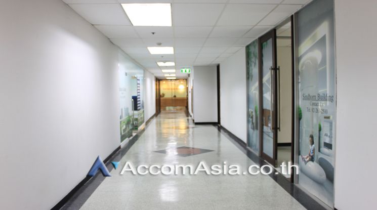Sindhorn Tower Office space For Rent MRT Lumphini in Wireless Bangkok06