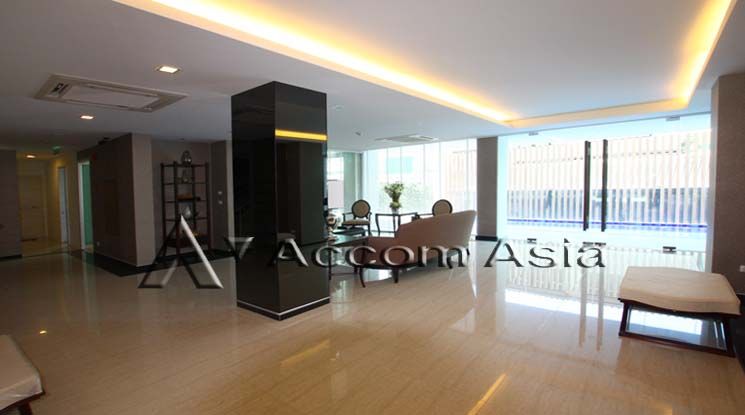 Low Rised Building Apartment  2 Bedroom For Rent BTS Thong Lo in Sukhu05