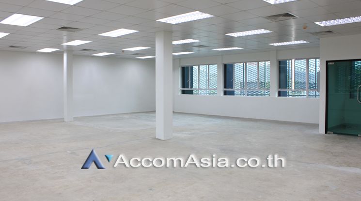 Bhiraj Tower At Sathorn Office space For Rent BTS Surasak in South Sat04