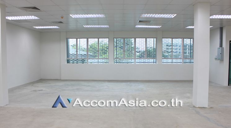 Bhiraj Tower At Sathorn Office space For Rent BTS Surasak in South Sat05