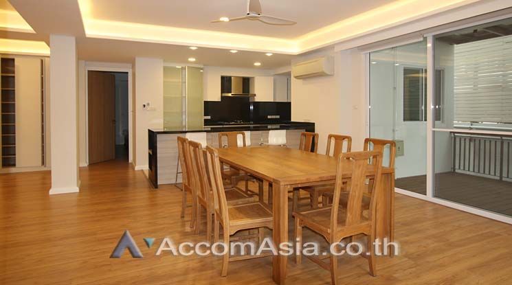 Spacious Unit Apartment  4 Bedroom For Rent BTS Chong Nonsi in Sathorn05