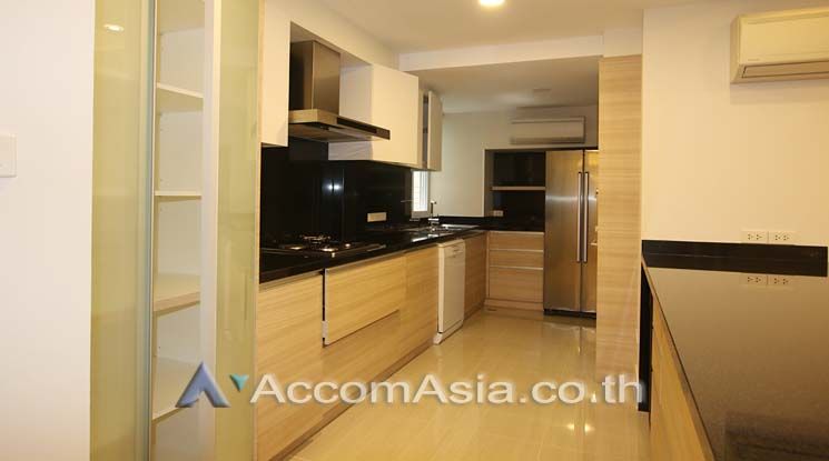 Spacious Unit Apartment  4 Bedroom For Rent BTS Chong Nonsi in Sathorn06