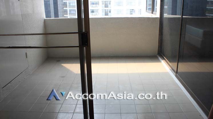 Family friendly environment Apartment  3+1 Bedroom For Rent BTS Asok -06