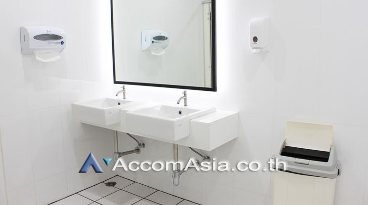 Bhiraj Tower At Sathorn Office space For Rent BTS Surasak in South Sat05