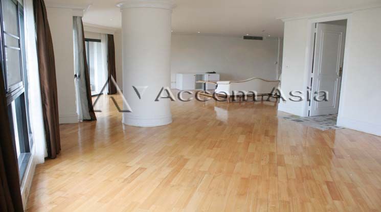 The unparalleled living place Apartment  3 Bedroom For Rent BTS Phrom05