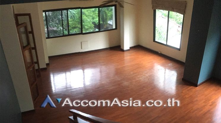 Lotus Point Townhouse  4 Bedroom For Rent BTS Ekkamai in Sukhumvit Ban01