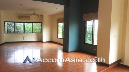 Lotus Point Townhouse  4 Bedroom For Rent BTS Ekkamai in Sukhumvit Ban02