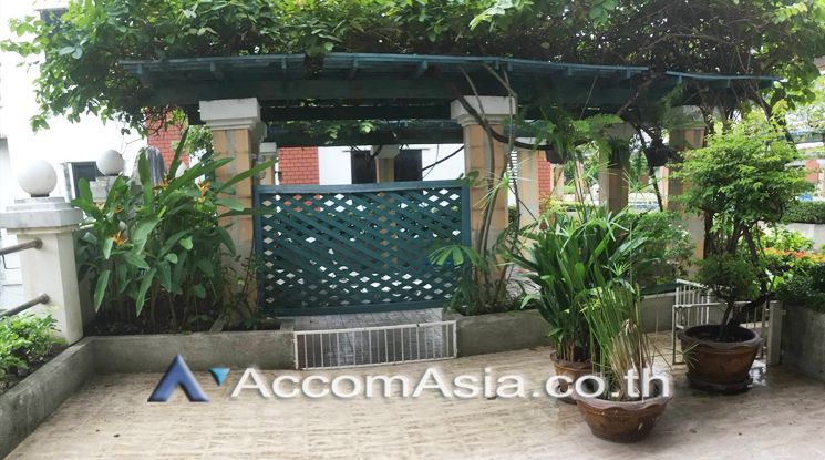 Lotus Point Townhouse  4 Bedroom For Rent BTS Ekkamai in Sukhumvit Ban05