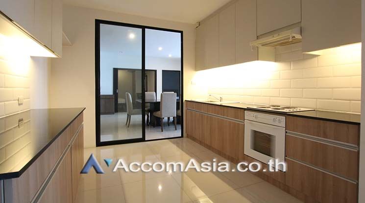 Neutrally Designed Concept Apartment  3 Bedroom For Rent BTS Ekkamai i05