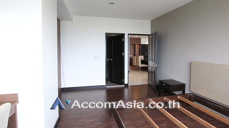 Neutrally Designed Concept Apartment  3 Bedroom For Rent BTS Ekkamai i06