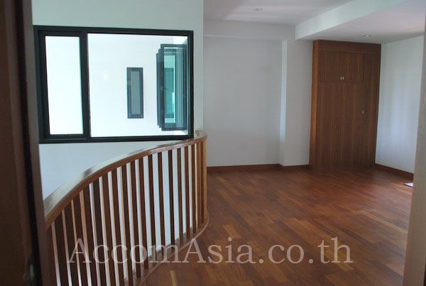 Peaceful Living in CBD Apartment  3 Bedroom For Rent BTS Phrom Phong i05