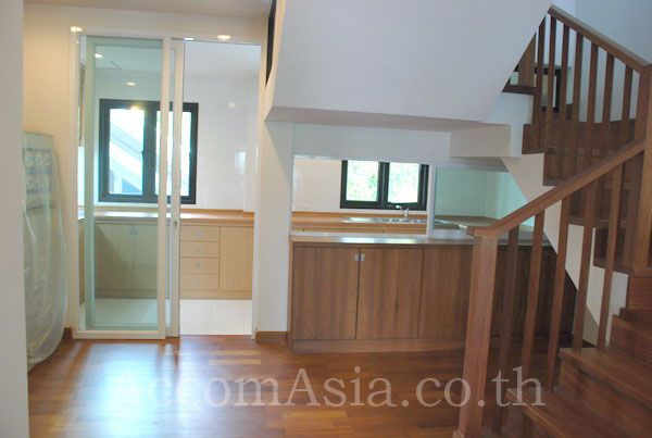 Peaceful Living in CBD Apartment  3 Bedroom For Rent BTS Phrom Phong i06