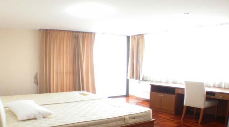 Luxurious and Comfortable living Apartment  3 Bedroom For Rent BTS Phr04