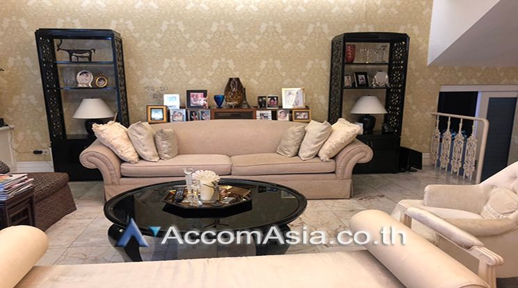 Townhouse  4 Bedroom For Rent BTS Chitlom in Lang Suan Bangkok01