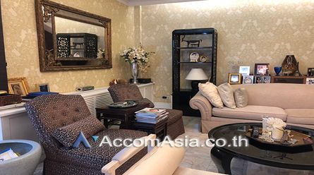 Townhouse  4 Bedroom For Rent BTS Chitlom in Lang Suan Bangkok02