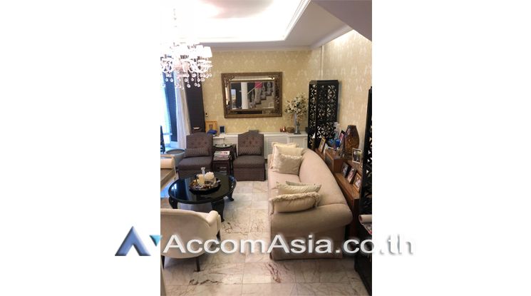 Townhouse  4 Bedroom For Rent BTS Chitlom in Lang Suan Bangkok03