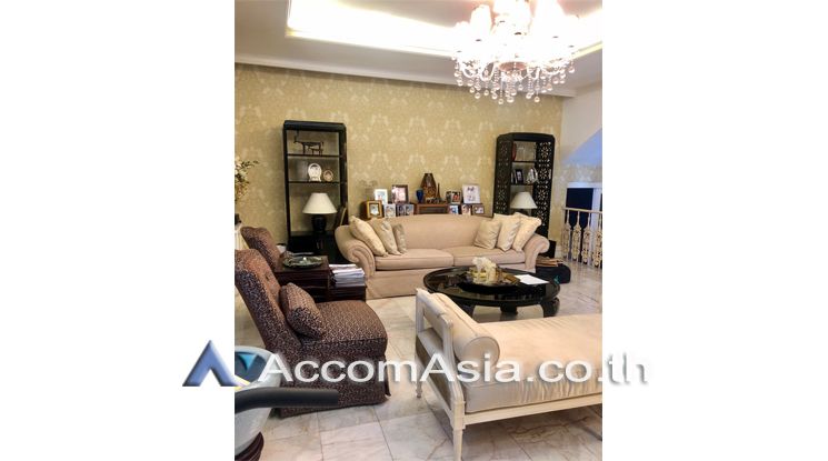 Townhouse  4 Bedroom For Rent BTS Chitlom in Lang Suan Bangkok05