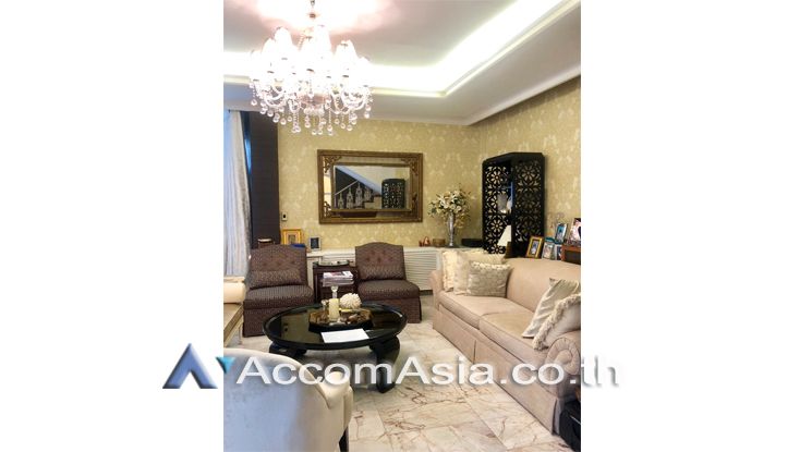 Townhouse  4 Bedroom For Rent BTS Chitlom in Lang Suan Bangkok06