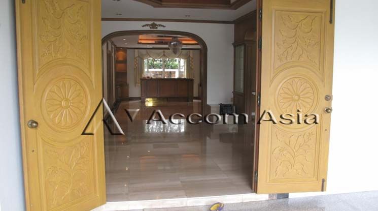 Moo Baan Ladawan Srinakarin House  5 Bedroom For Rent  in Srinakarin B03