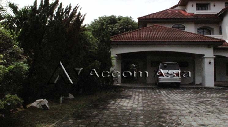 Moo Baan Ladawan Srinakarin House  5 Bedroom For Rent  in Srinakarin B04