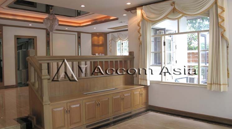 Moo Baan Ladawan Srinakarin House  5 Bedroom For Rent  in Srinakarin B05