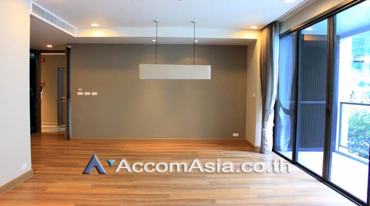 Perfect Living In Bangkok Apartment  3 Bedroom For Rent BTS Phrom Phon01