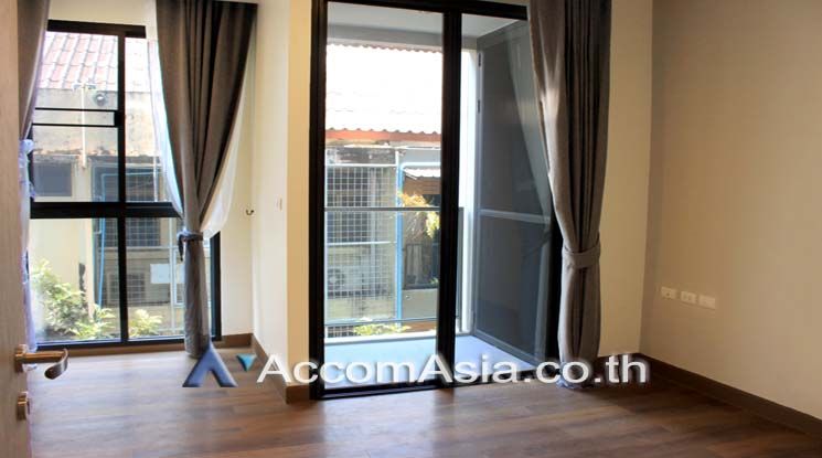 Perfect Living In Bangkok Apartment  3 Bedroom For Rent BTS Phrom Phon06