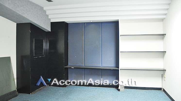 Voravit Building Retail / shophouse For Rent BTS Chong Nonsi in Surawo03