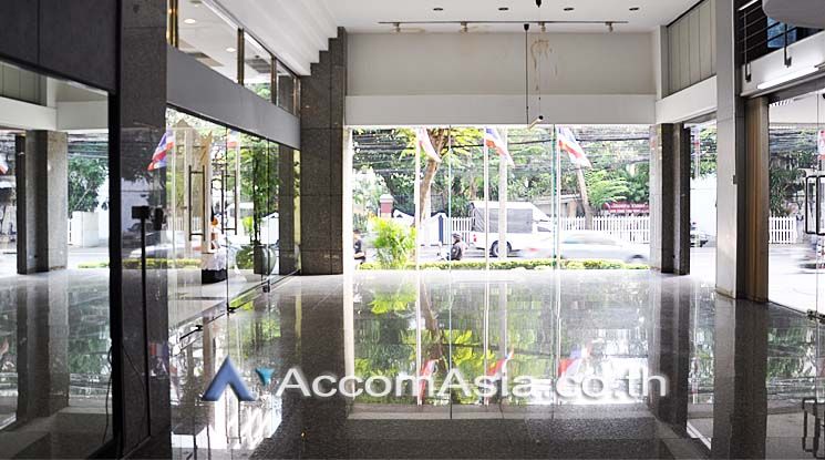 Voravit Building Retail / shophouse For Rent BTS Chong Nonsi in Surawo04