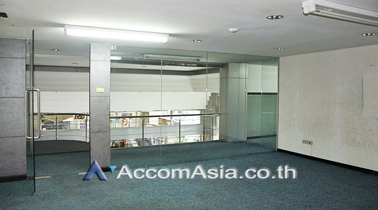 Voravit Building Retail / shophouse For Rent BTS Chong Nonsi in Surawo05