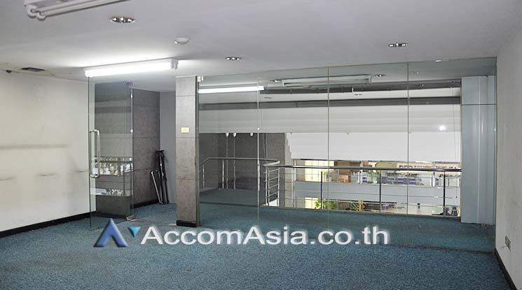 Voravit Building Retail / shophouse For Rent BTS Chong Nonsi in Surawo06