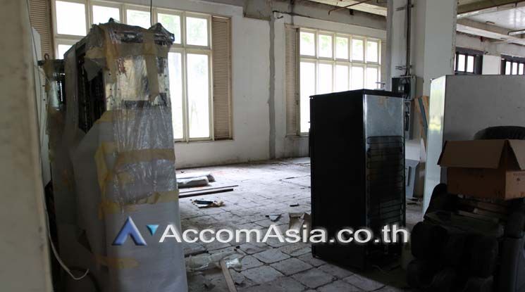 Baan Chao Praya Retail / shophouse For Rent BTS Krung Thon Buri in Som04