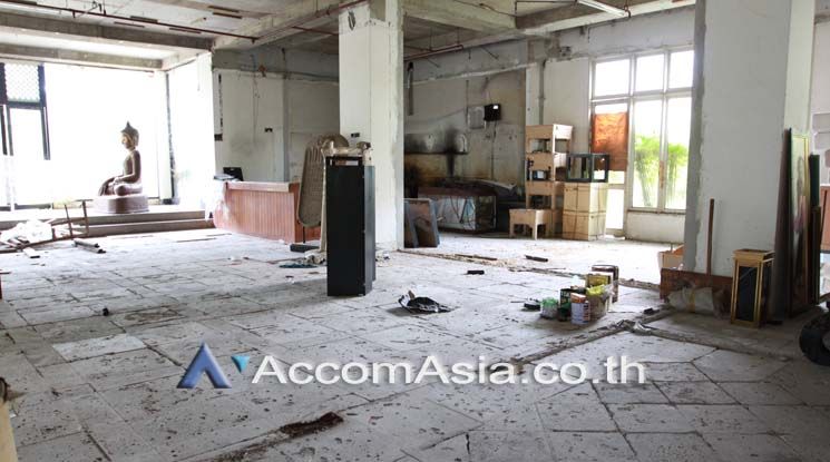 Baan Chao Praya Retail / shophouse For Rent BTS Krung Thon Buri in Som05