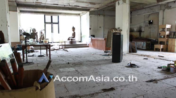 Baan Chao Praya Retail / shophouse For Rent BTS Krung Thon Buri in Som06