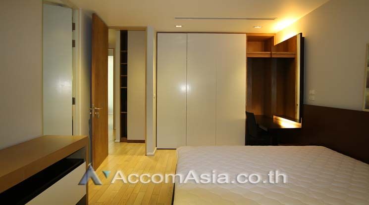 Deluxe residence with greenery surrounding Apartment  3 Bedroom For Re03
