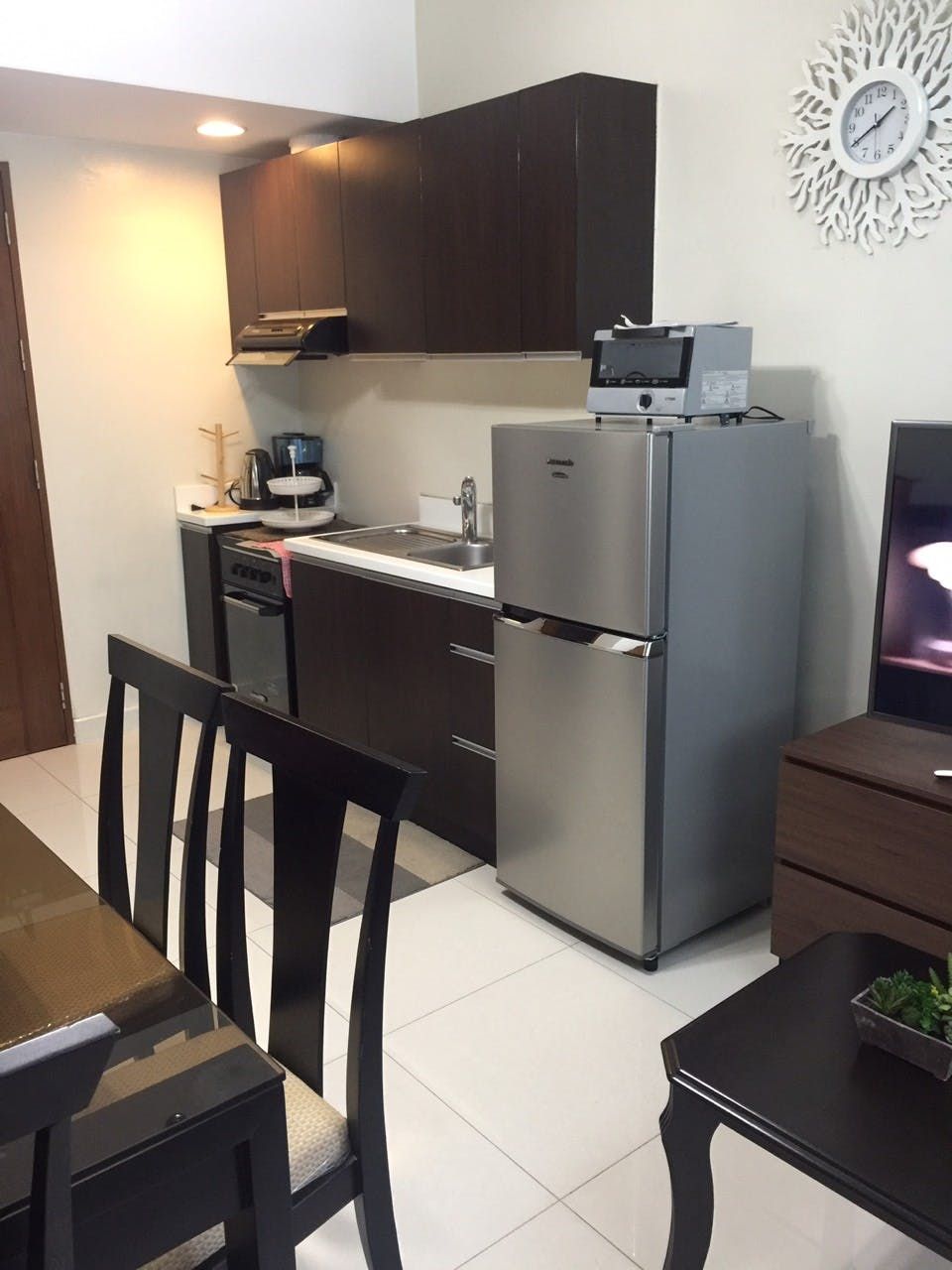 "1BR Condo for Rent in Eton Parkview, Legazpi Village, Makati"10
