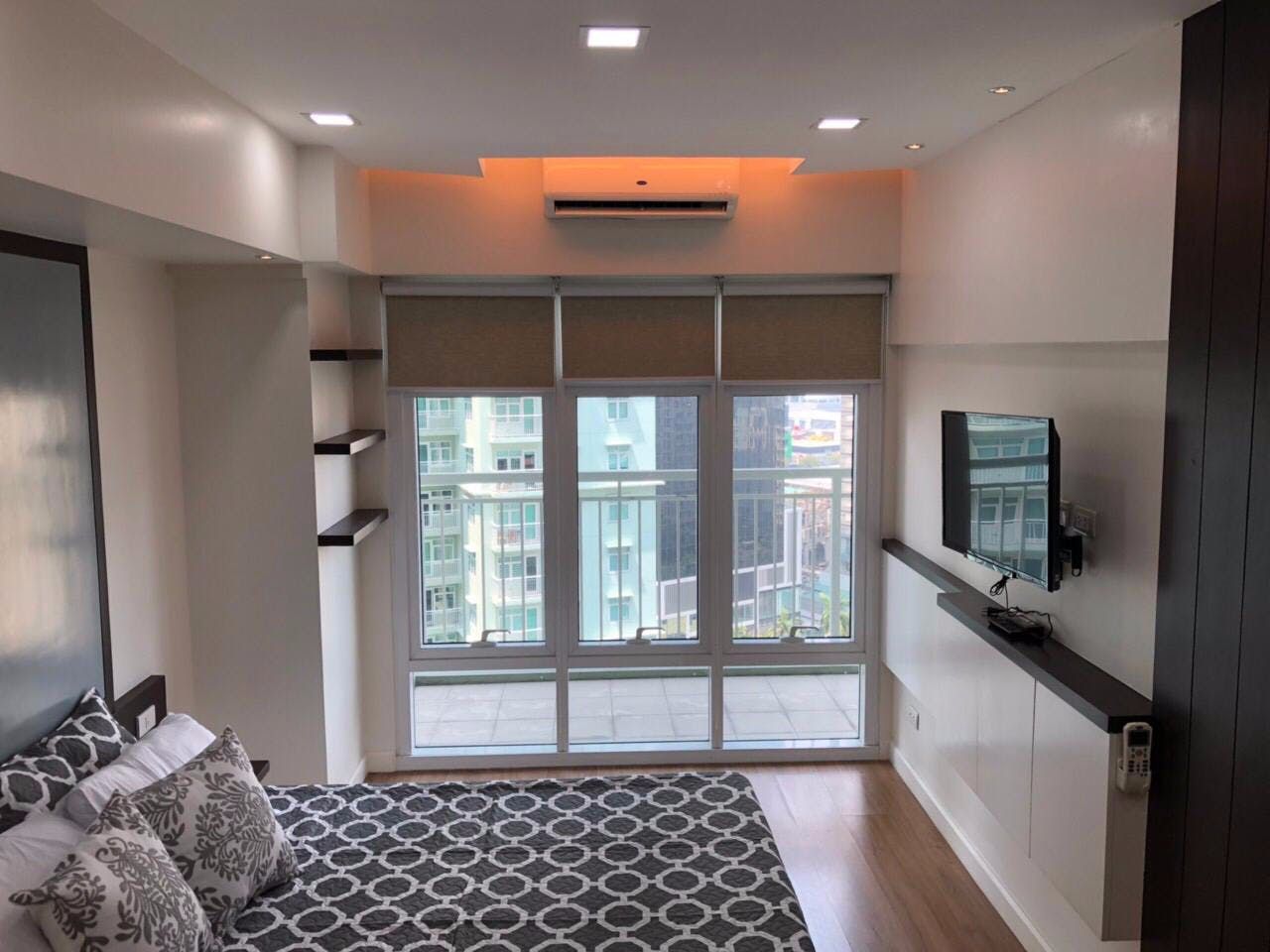 "2BR Condo for Rent in Red Oak at Two Serenda, BGC - Bonifacio Global C"06