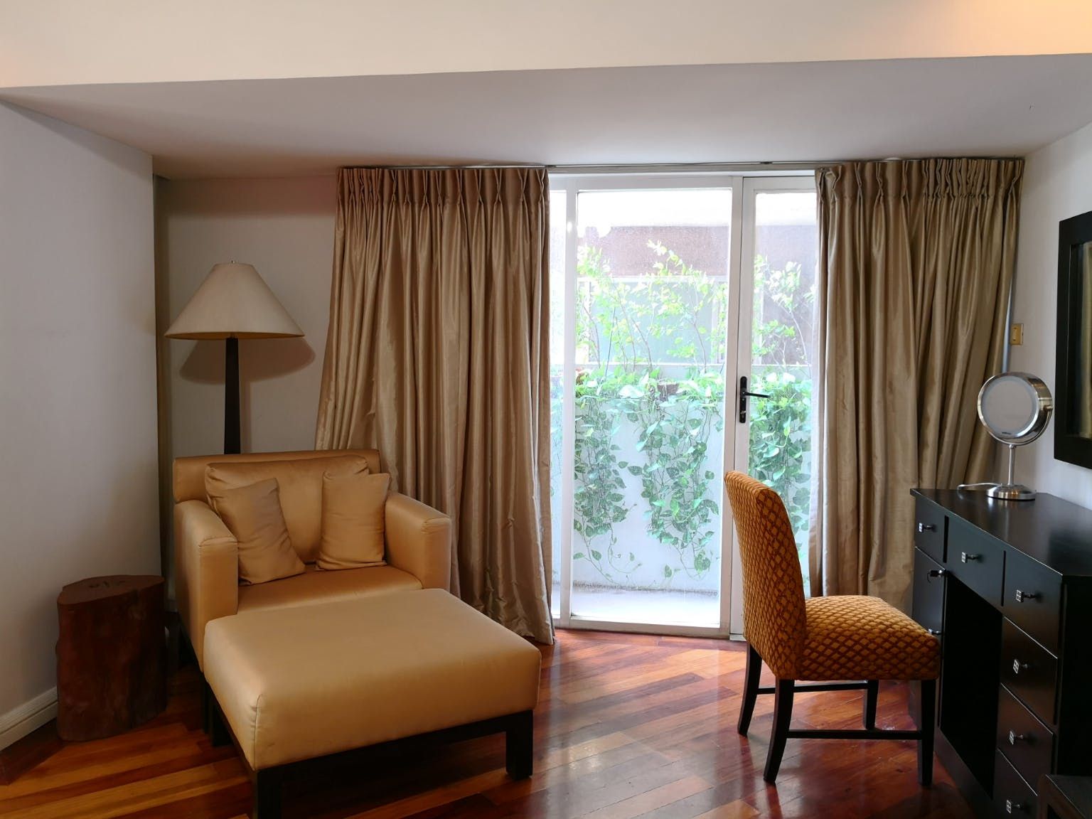 "3BR Condo for Rent in Fraser Place, Salcedo Village, Makati"04